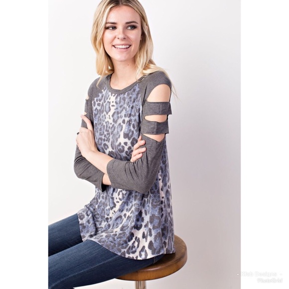 🥰LAST 1! Blue/Charcoal Animal Print Ladder Top! - Picture 5 of 8